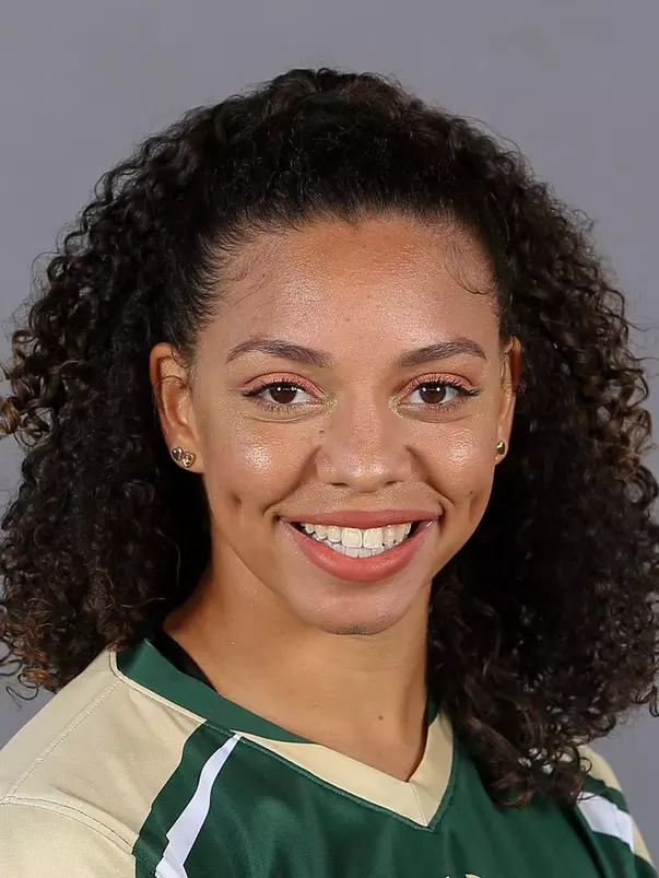 Claire Blount Headshot