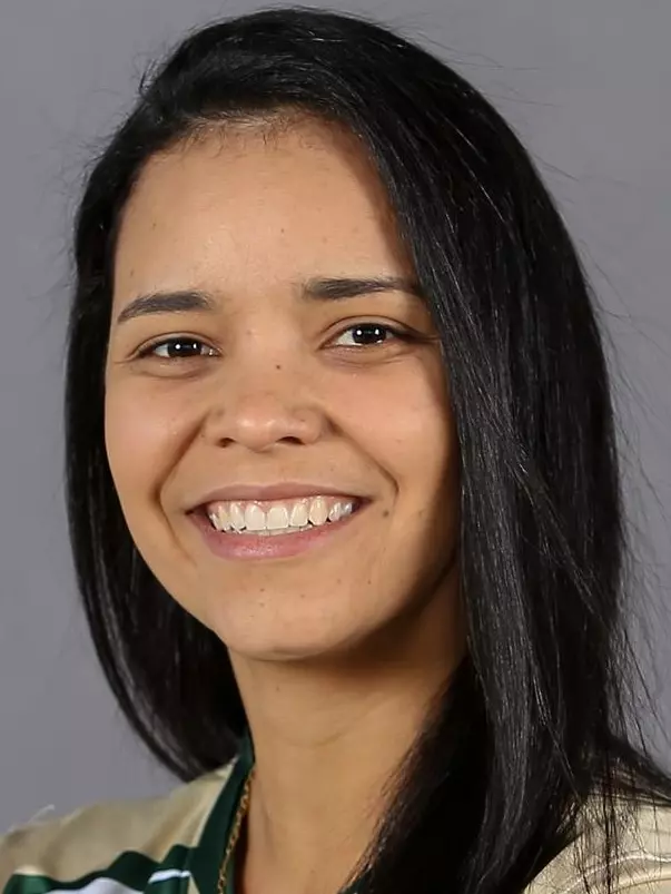 Debora Fernanda Headshot