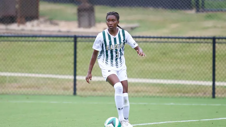 Audria Wood Earns C-USA Fall Spirit of Service Award