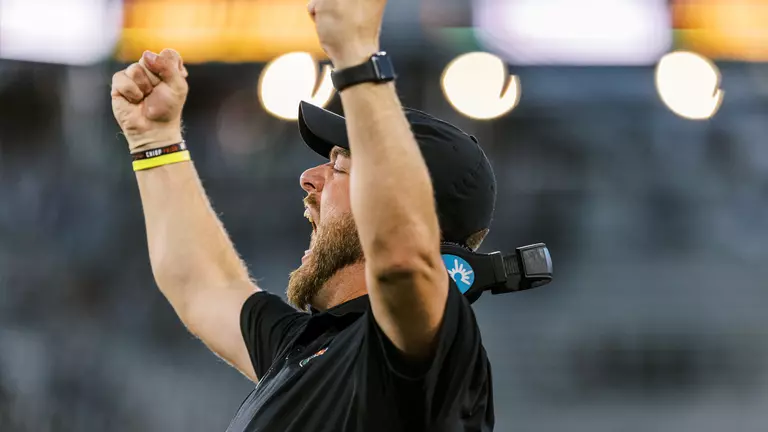 Blake Shrader Named Nominee for Broyles Award