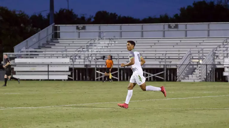 Men's Soccer Drops 2-0 Decision to Wisconsin