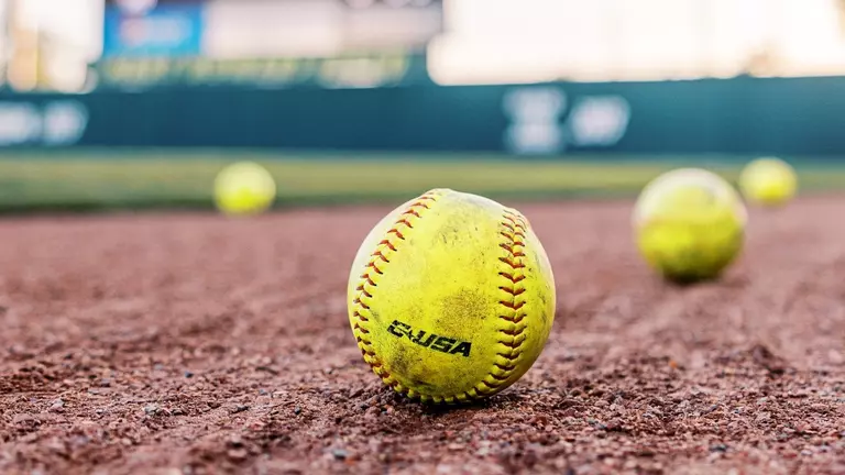 Frazier and Daugherty Receive Player and Coach of the Year Honors