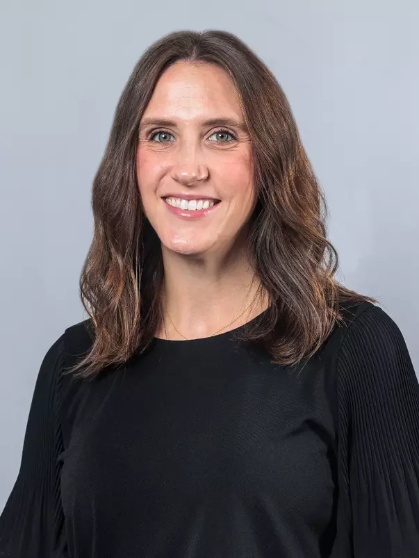 Betsy Headshot (Update 2023)