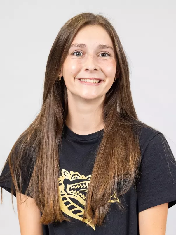 Anna Behmer (23)