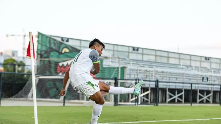 Men's Soccer Drops AAC Opener to Charlotte