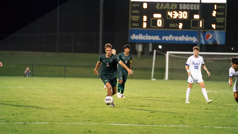 Men's Soccer Hosts Temple for Senior Night