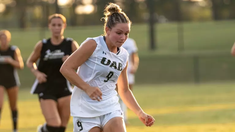 Sommer and Zimmer Lead UAB Women’s Soccer Past Temple