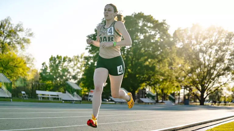 Track & Field Finishes at USF, Alabama Invitationals