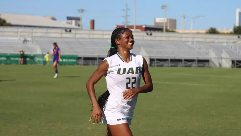 Stewart Earns American Conference Honorable Mention