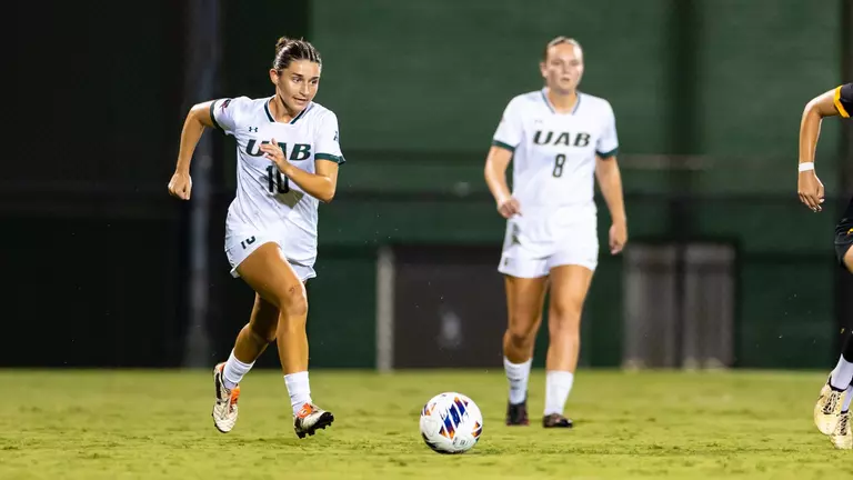 Blazers Fall 3-1 at Charlotte