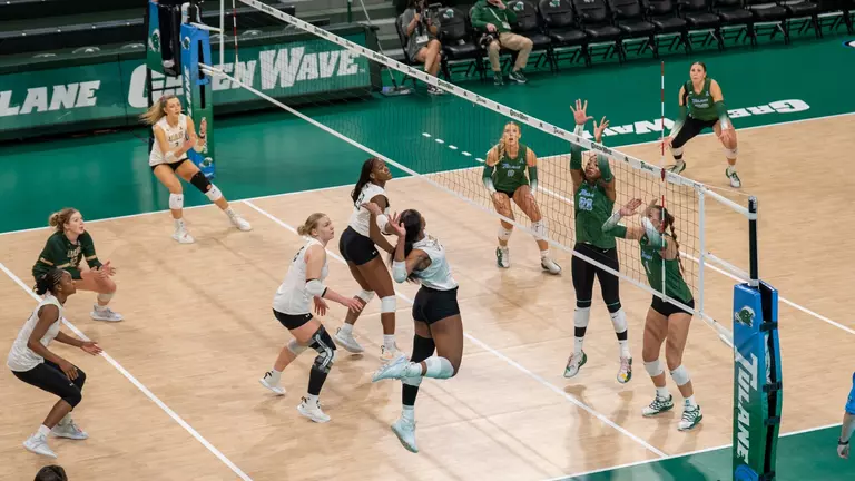 Crook's 25 Kills Lead Blazers to Win at Tulane