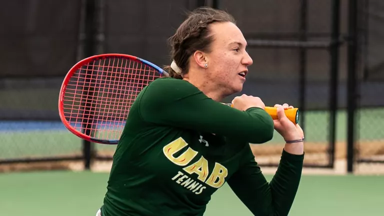 Women’s Tennis Falls at Louisville on Sunday