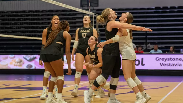 Vaughn's 26 Kills Propel Blazers to Reverse Sweep Victory