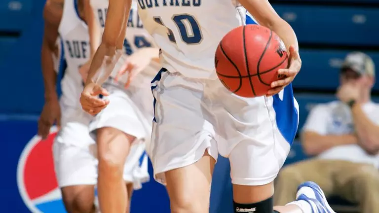 Bulls Fall At Hofstra, 77-60