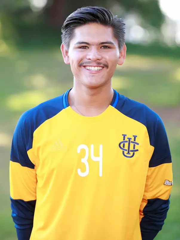 martinez-jordan-uci-msoc-2018-headshot