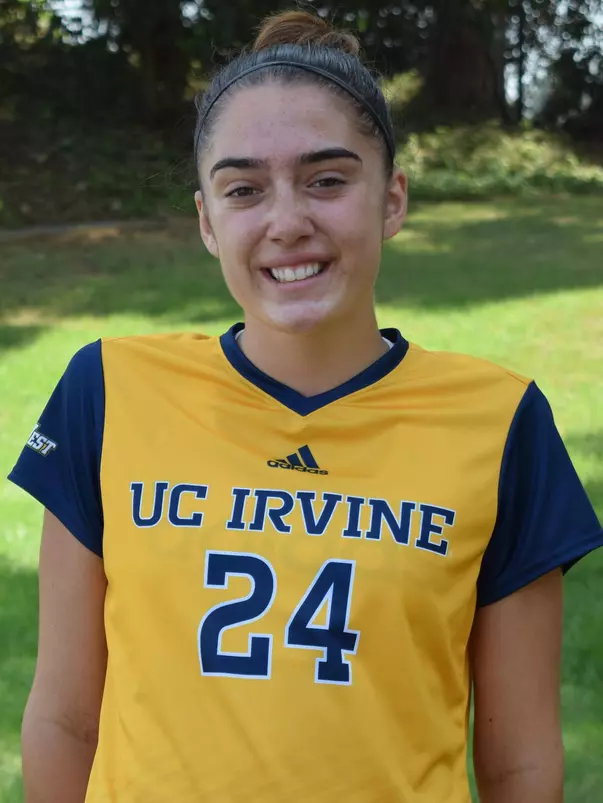 maddy-chavez-uci-wsoc-2018-headshot