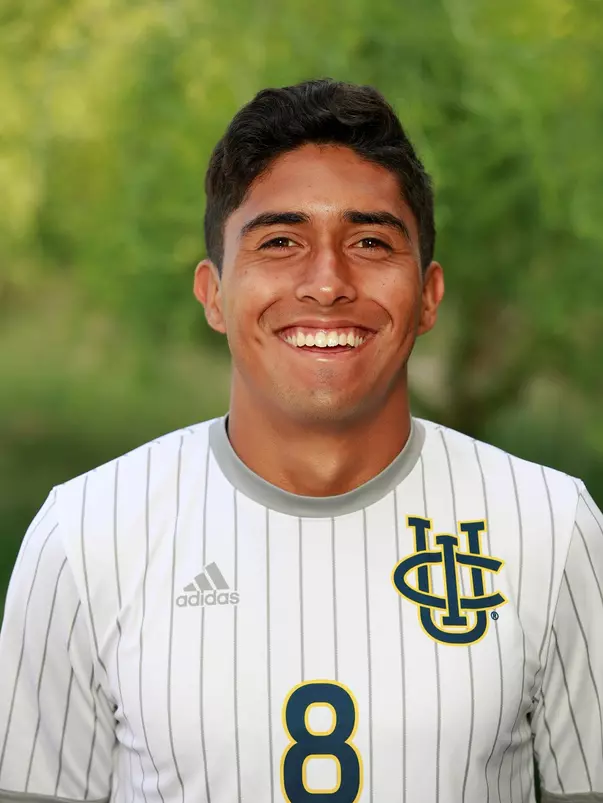 becerra-gomez-carlos-uci-msoc-2019-headshot