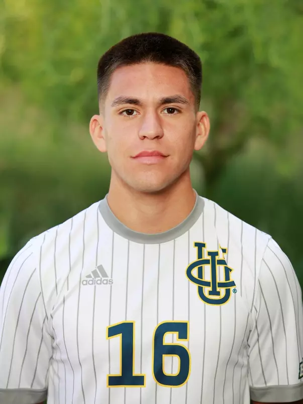 cervantes-oscar-uci-msoc-2019-headshot