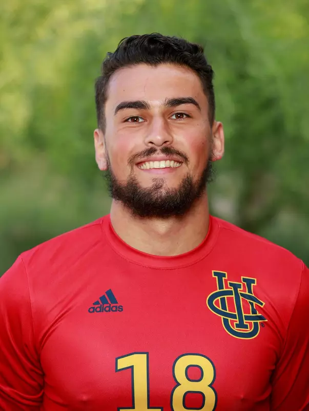 contreras-carlos-uci-msoc-2019-headshot