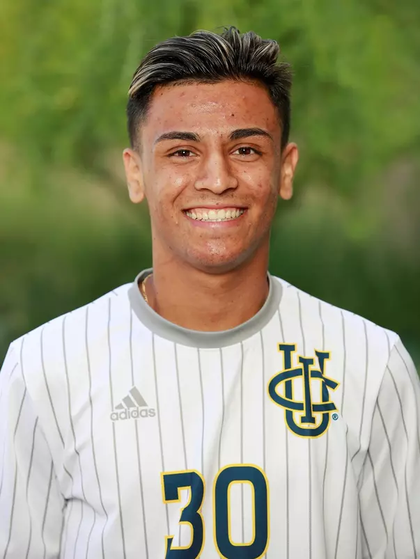 molina-roberto-uci-msoc-2019-headshot