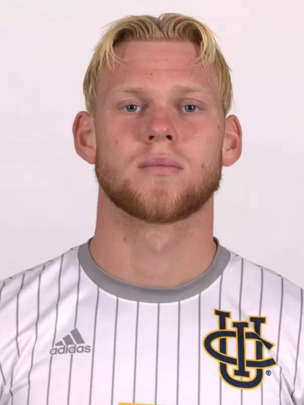 mathias-winum-uci-2021-msoc-headshot