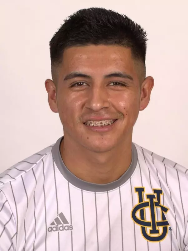 beto-alvarenga-uci-msoc-2021-headshot