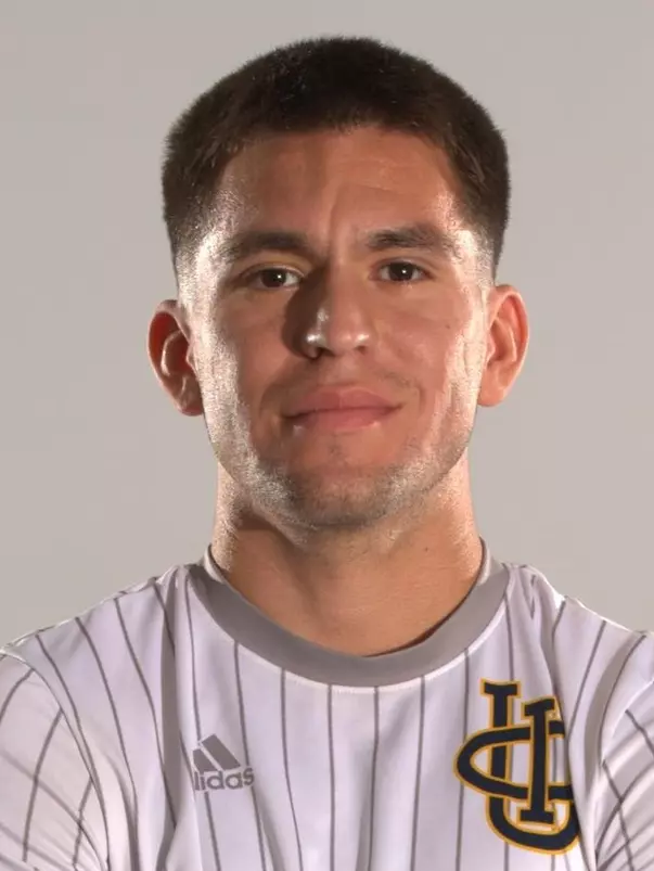 oscar-cervantes-uci-msoc-2021-headshot