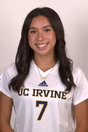 julia-gonzalez-uci-wsoc-2021-headshot