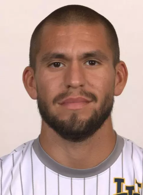 oscar-cervantes-uci-msoc-2022-headshot