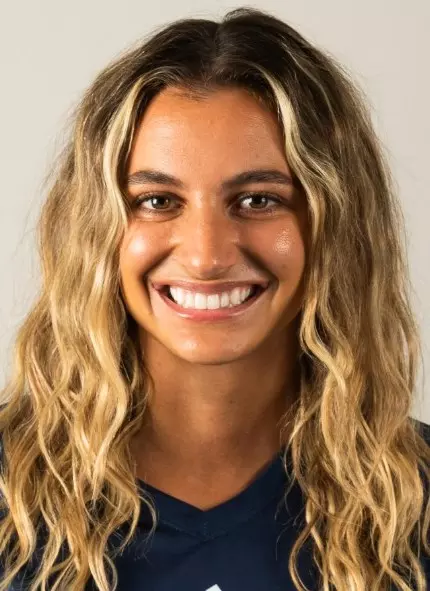 gianna-creighton-uci-wsoc-2022-headshot
