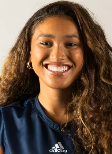 autumn-thompkins-uci-wsoc-2022-headshot