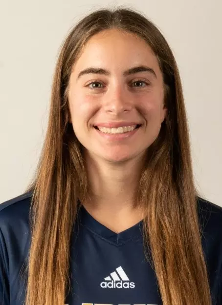 ella-colombini-uci-wsoc-2022-headshot