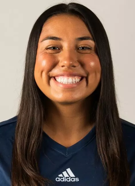 desiree-mendoza-uci-wsoc-2022-headshot