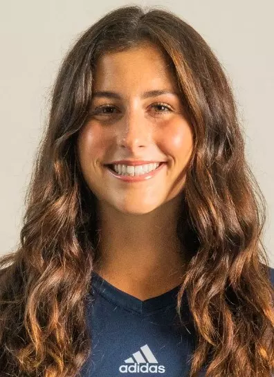 maddie-lauro-uci-wsoc-2022-headshot