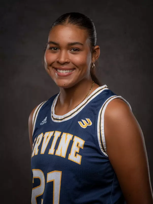 olivia-williams-wbb-2022-head-shot