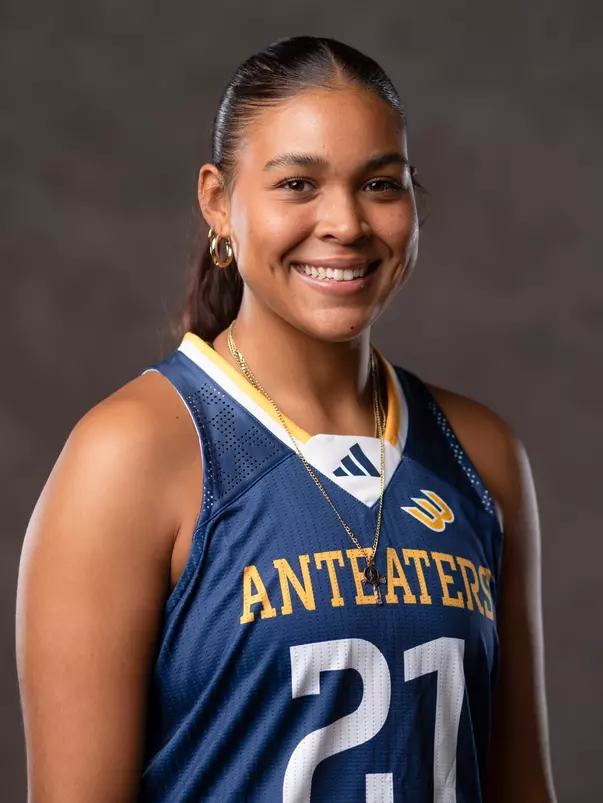 olivia-williams-wbb-2023-mug