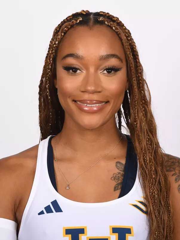 shaelyn-amos-wtrack-2023-mug
