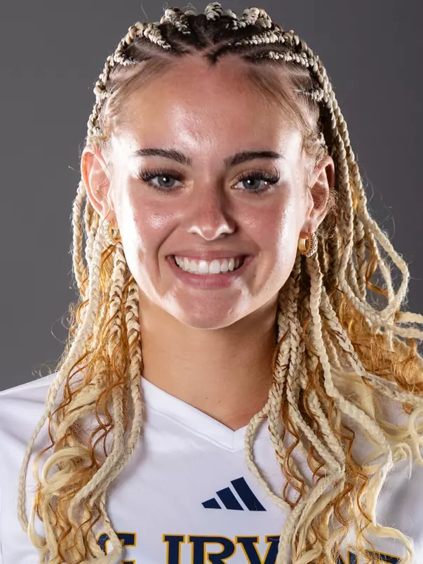 amelia-sitton-uci-wsoc-2024-headshot