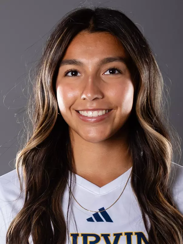 alissey-fang-uci-wsoc-2024-headshot