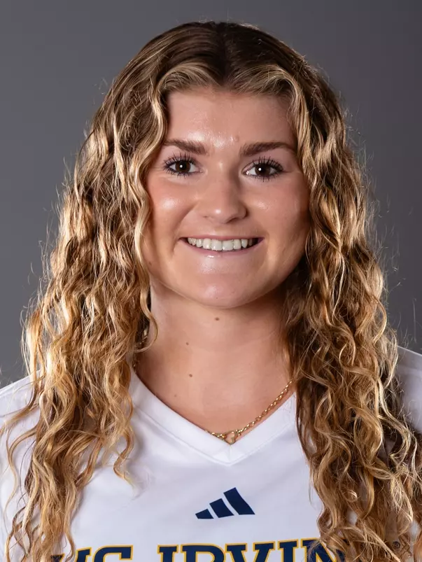 kelsey-swyney-uci-wsoc-2024-headshot