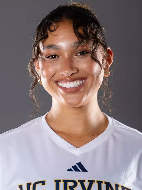 autumn-thompkins-uci-wsoc-2024-headshot