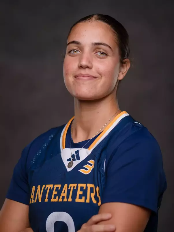 daniela-falcon-wbb-2025-26-mug