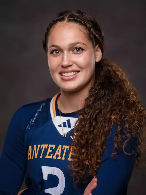 haley-hernandez-wbb-2025-26-mug