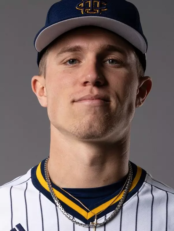 frankie-carney-uci-bsb-2026-headshot