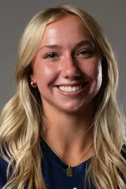 elizabeth-hayes-uci-wsoc-2026-recruitheadshotnewcomer