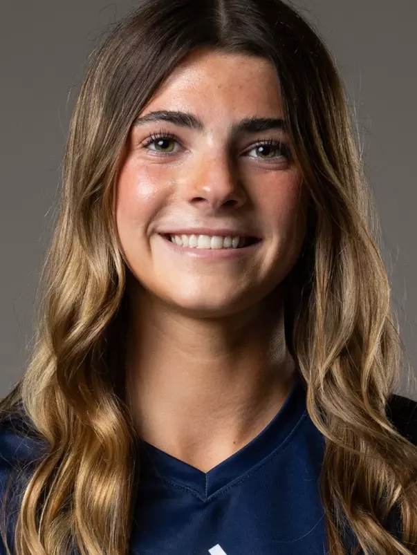 ella-brinkerhoff-uci-wsoc-2026-recruitheadshotnewcomer