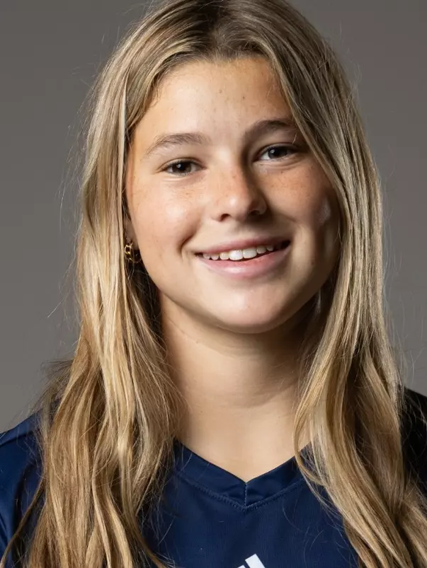 olivia-stark-uci-wsoc-2026-recruitheadshotnewcomer