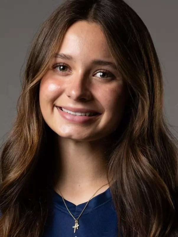 lianna-tsabur-uci-wsoc-2026-recruitheadshotnewcomer