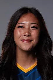 fiona-shin-uci-wsoc-2026-headshot