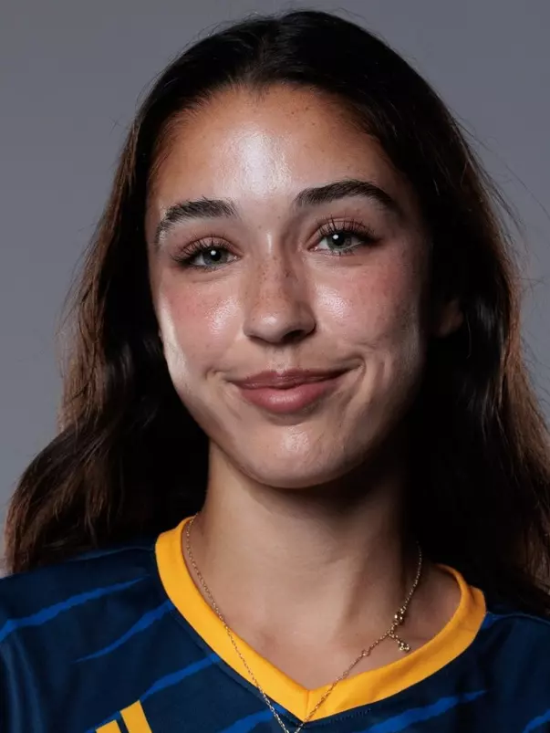 oona-hartman-uci-wsoc-2026-headshot